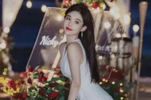 谢娜成都演唱会想看人数超35万艺人跨界为何引争议
